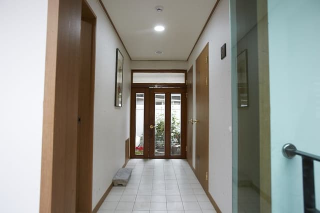 Korean Style Single Room with Private Shower Booth and Toilet (Free Korean Style Breakfast)