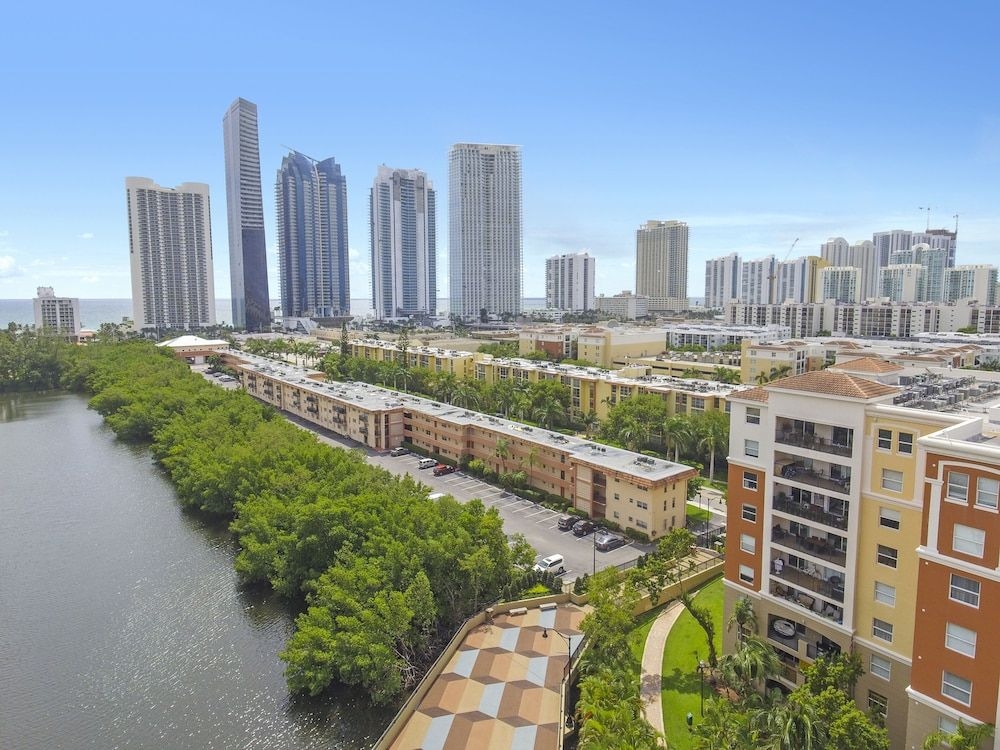 Sunny Isles Apartments1