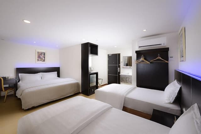 Deluxe Family Room