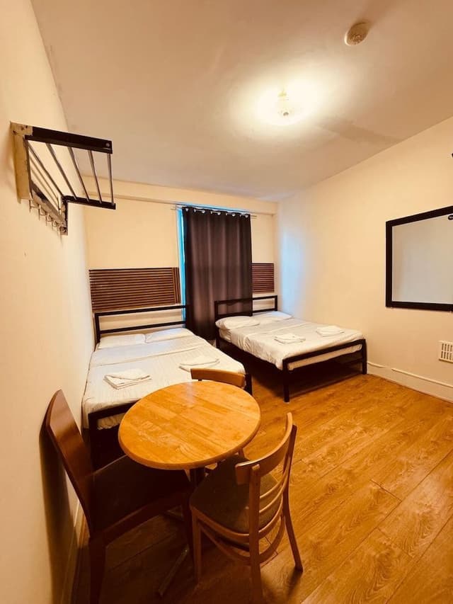 Quadruple Room (37 Collingaham Place)