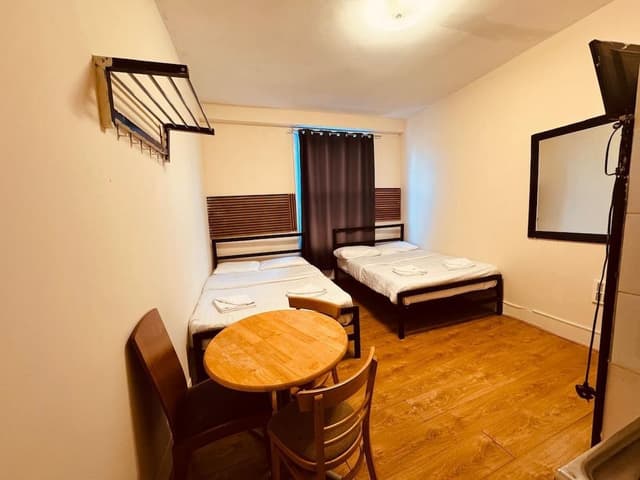 Quadruple Room (37 Collingaham Place)