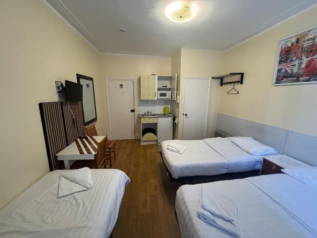 Family Room (5 Adults)