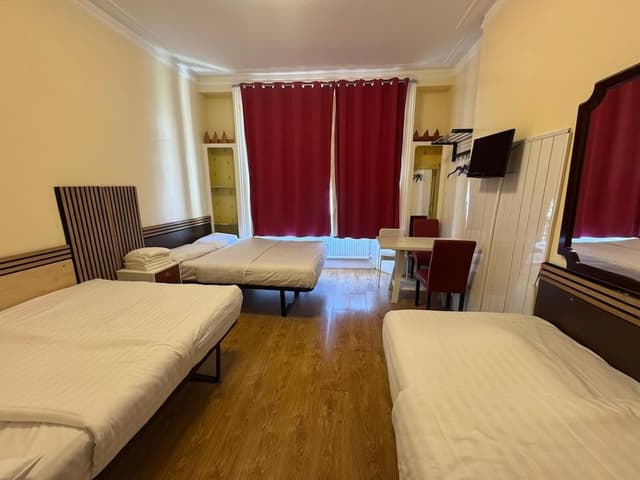 Family Room (5 Adults)