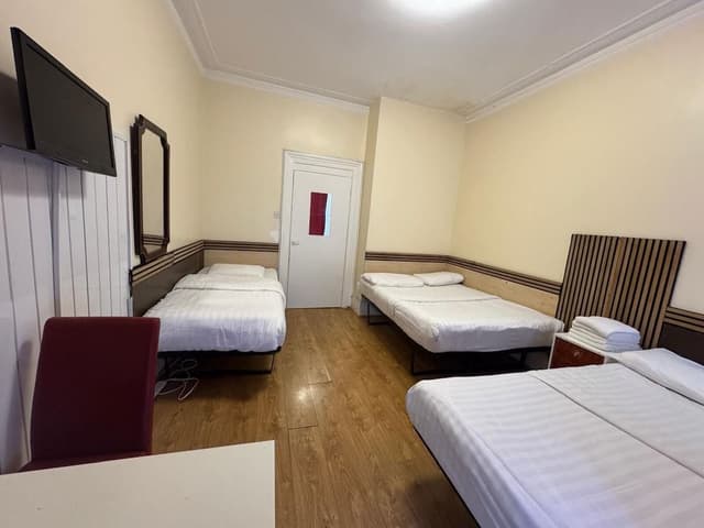 Family Room (5 Adults)