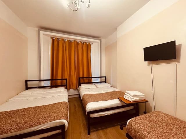 Family Room (5 Adults)