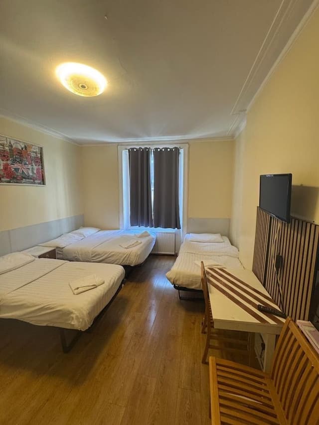 Family Room (5 Adults)
