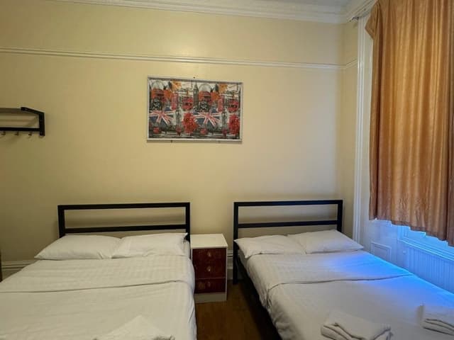 Quadruple Room (37 Collingaham Place)
