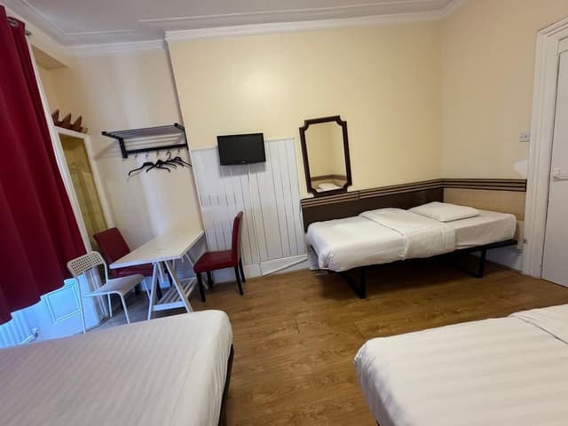 Family Room (5 Adults)