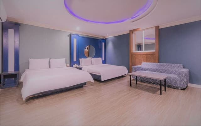 Standard Room (2) (Check-in 8PM on Sat. & the day before holiday)