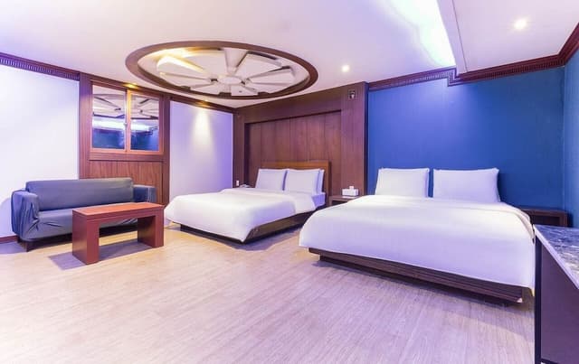 Deluxe Room (Check-in 8PM on Sat. & the day before holiday)