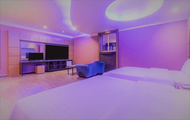 Premium Room (Check-in 8PM on Sat. & the day before holiday)