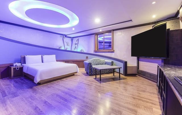 Premium Room (Check-in 8PM on Sat. & the day before holiday)