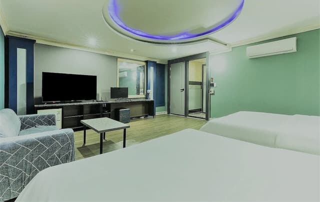 Standard Room (2) (Check-in 8PM on Sat. & the day before holiday)