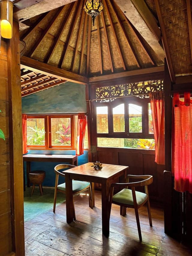 Traditional Bungalow, Kitchen, Pool View