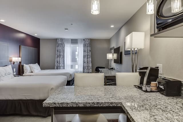 Standard Suite, 2 Queen Beds, Kitchenette