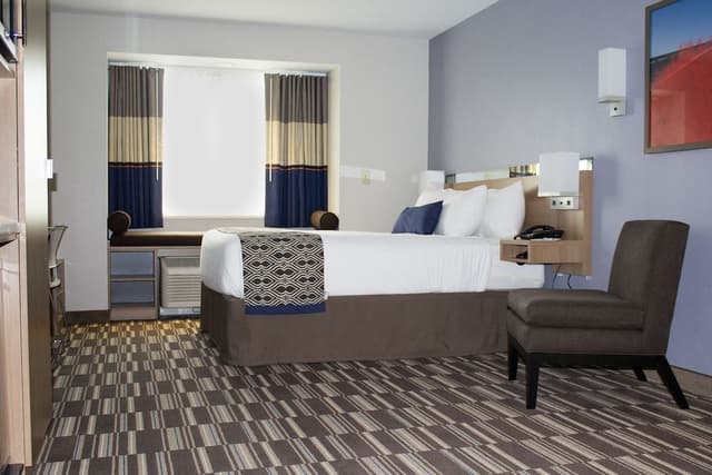 Studio Suite, 1 Queen Bed, Accessible, Non Smoking