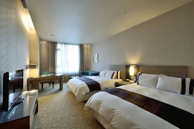 Business Quadruple Room