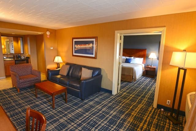 Premium Suite, 1 King Bed with Sofa bed, Non Smoking
