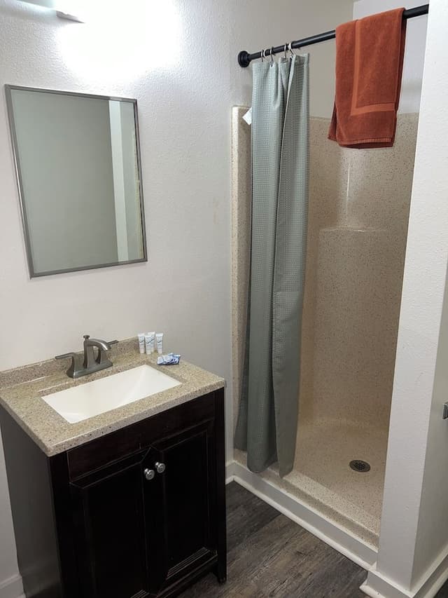 Main Bldg - 2nd Floor - Back Hallway - 2 Twin Beds