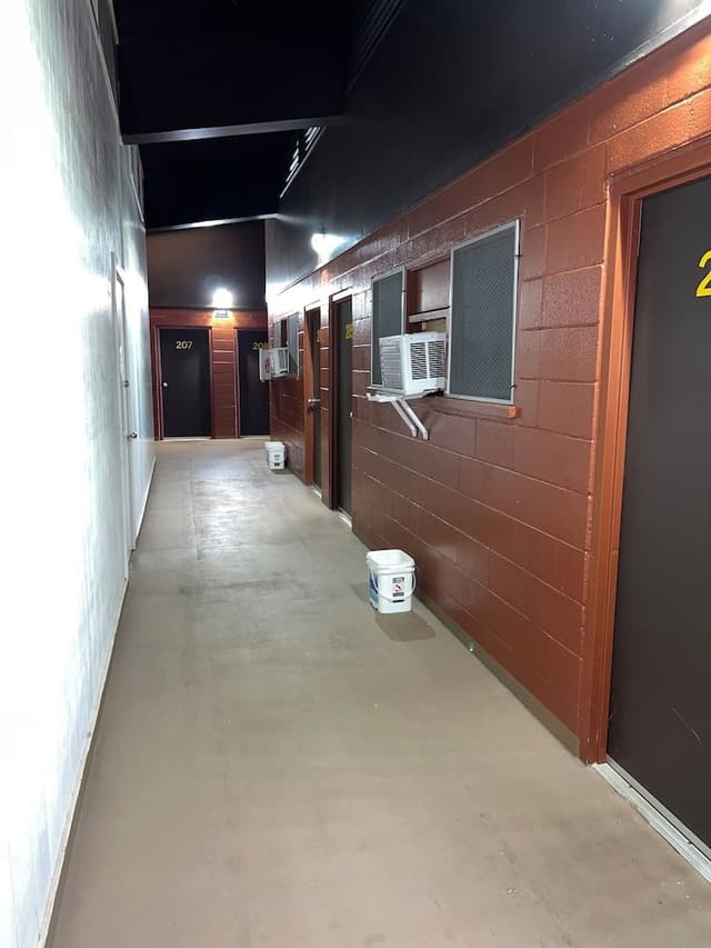 Main Bldg - 2nd Floor - Back Hallway - 2 Twin Beds