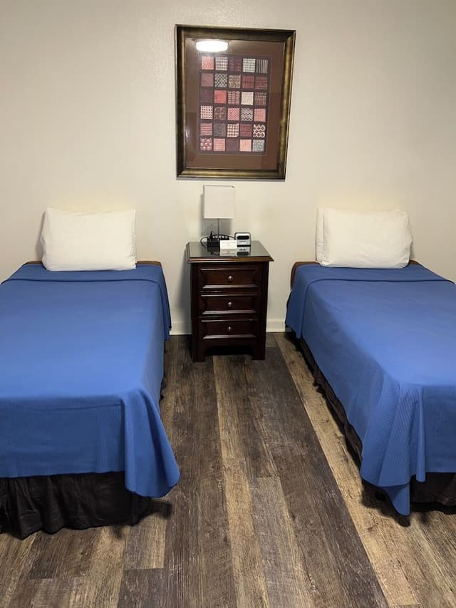Main Bldg - 2nd Floor - Back Hallway - 2 Twin Beds