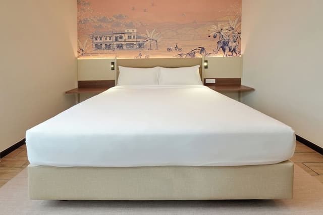 Deluxe Queen Room