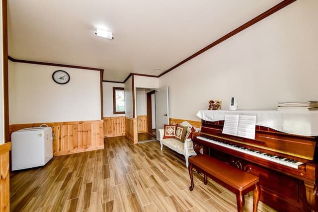 Family Room (Ondol, 24 PY)