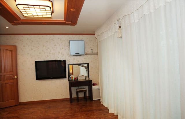 Family Room (25 PY)