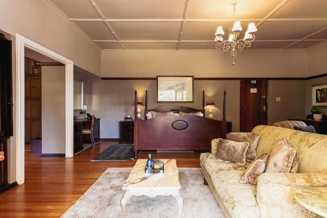 Manor Knacke Suite