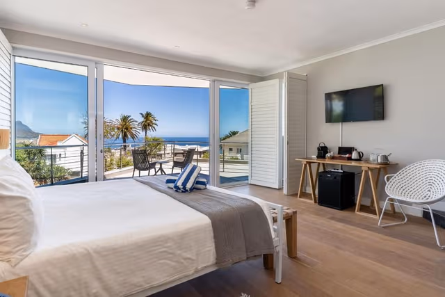 Deluxe Double Room with Balcony and Sea View