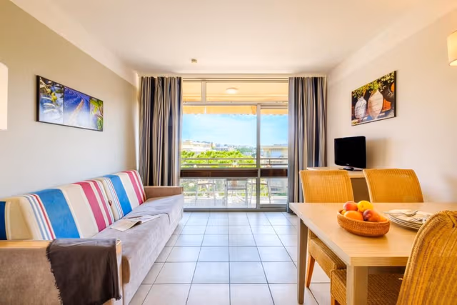 Studio with Sleeping Alcove and Air Conditioning (4 People)