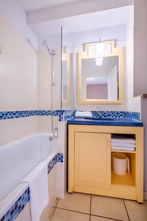 Studio with Sleeping Alcove and Air Conditioning (4 People)