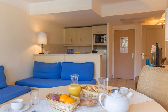 One-Bedroom Apartment with Air Conditioning (5 People)