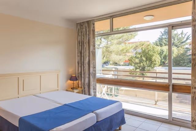One-Bedroom Apartment with Air Conditioning (5 People)