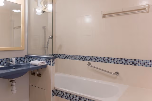 One-Bedroom Apartment with Air Conditioning (5 People)
