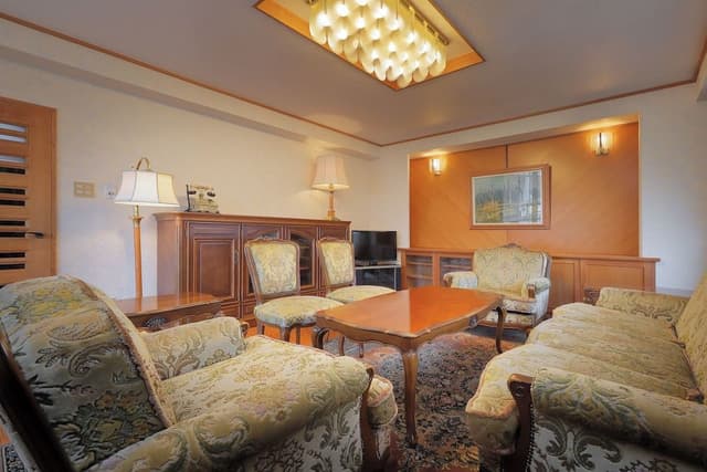 Royal Room (Quadruple Use)