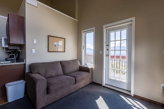 Suite, 1 Bedroom (Second Floor - Stairs Required)