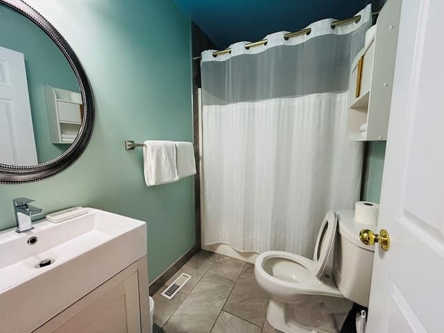 Deluxe Room, 1 Queen Bed