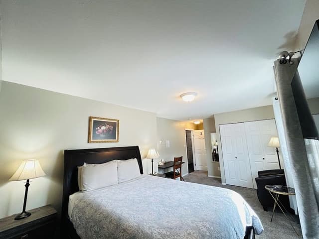 Deluxe Room, 1 Queen Bed