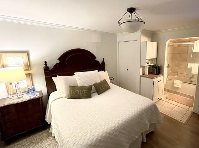Majestic Honeymoon Suite