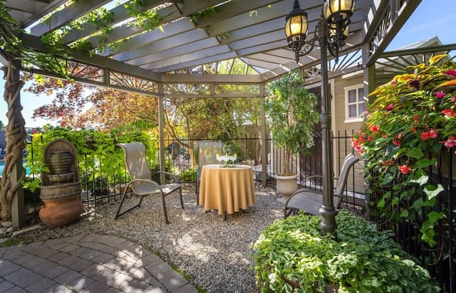 Majestic Honeymoon Suite