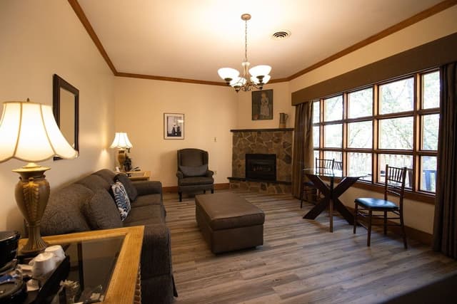 Ledgemere Suites 1 King, 1 Queen Sleeper with Full Bath