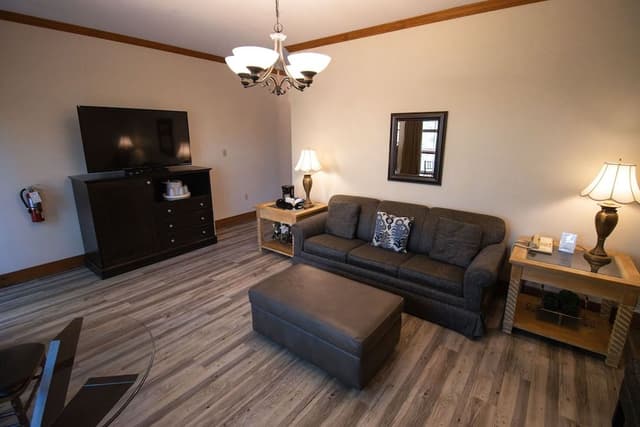 Ledgemere Suites 1 King, 1 Queen Sleeper with Full Bath
