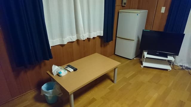 Room, Shared Bathroom (103)