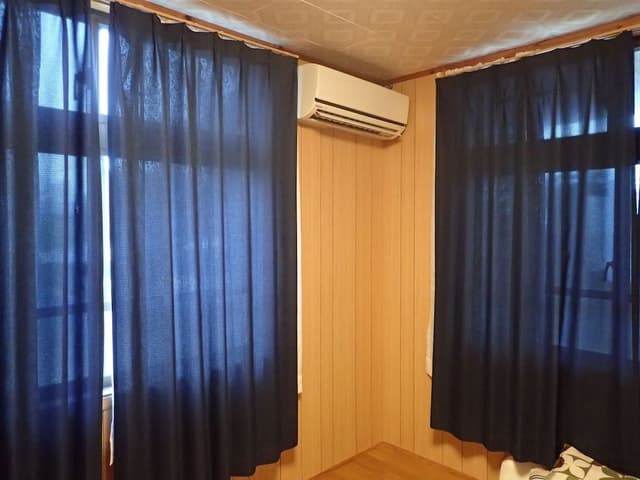 Room, Shared Bathroom (105)