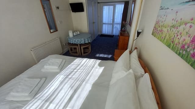 Room (12)