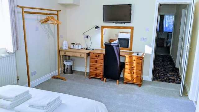 Room (5)
