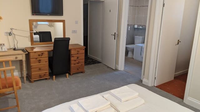 Room (5)