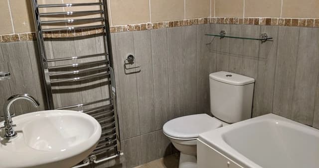 Room (5)