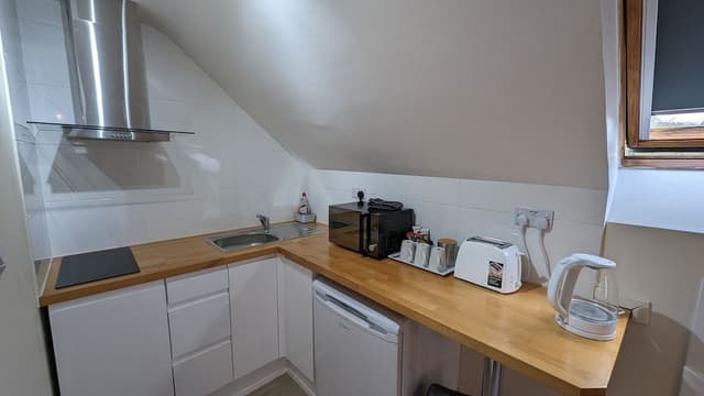 Room (7)